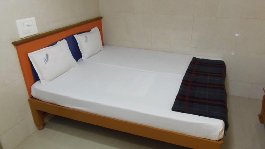 Kvr Deluxe Residency Villa Tirupati Bilik gambar
