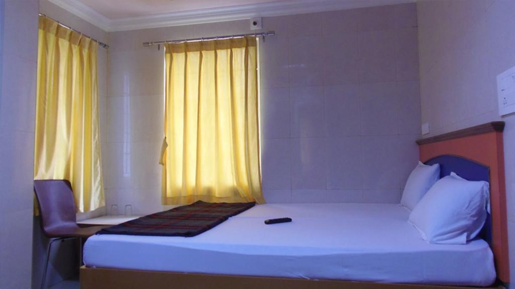 Kvr Deluxe Residency Villa Tirupati Bilik gambar