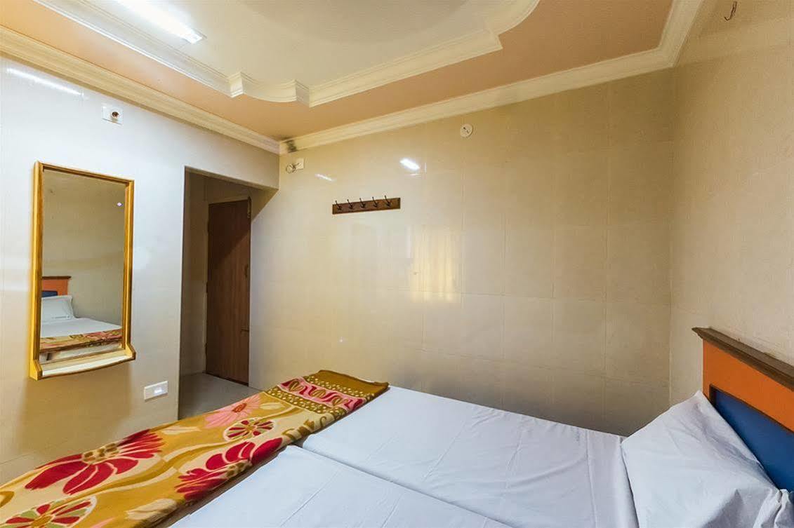 Kvr Deluxe Residency Villa Tirupati Luaran gambar