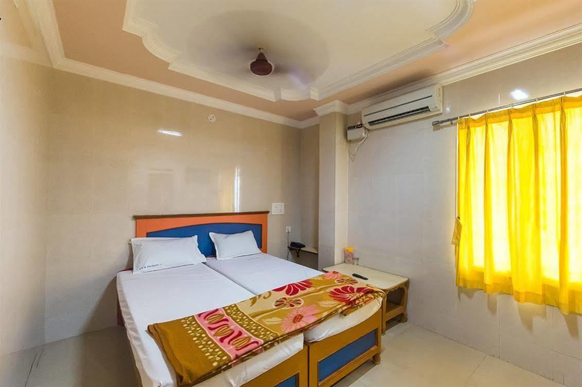 Kvr Deluxe Residency Villa Tirupati Luaran gambar