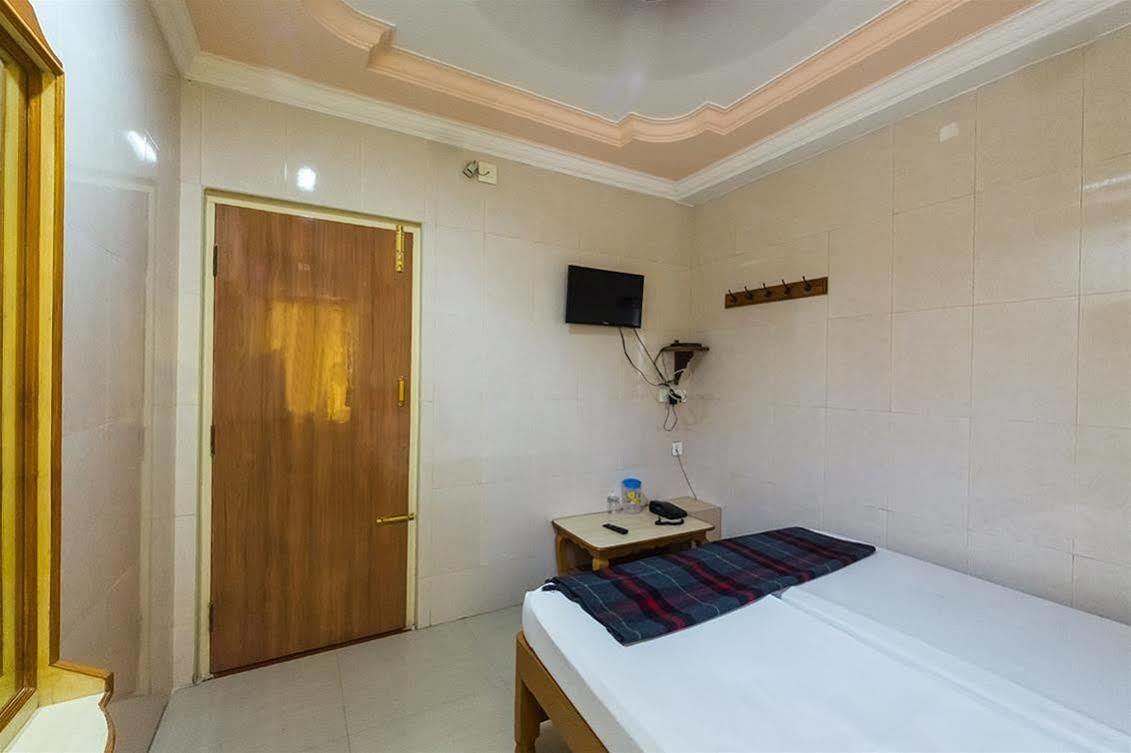 Kvr Deluxe Residency Villa Tirupati Luaran gambar