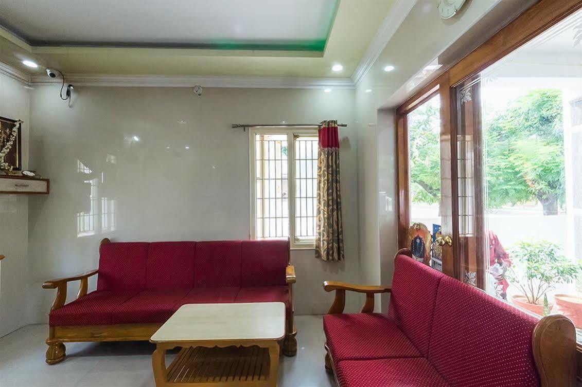 Kvr Deluxe Residency Villa Tirupati Luaran gambar